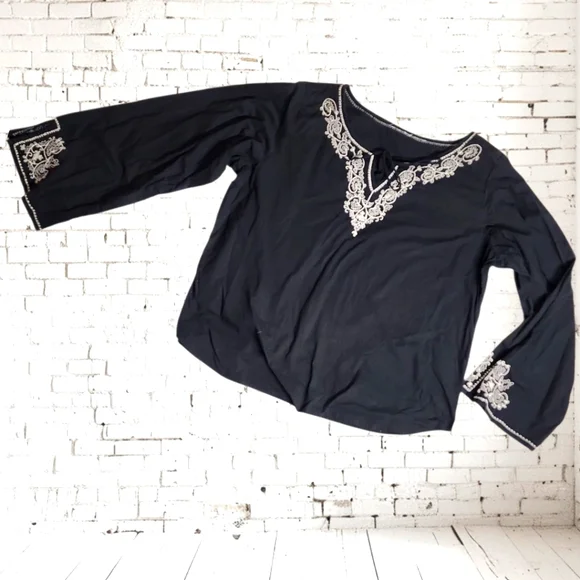 Boho Black Peasant Top with Cream Embroidery – Size Large (No Tag) - Picture 1 of 3